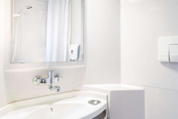 Shower, towels