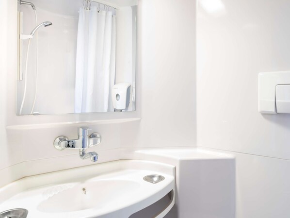 Shower, towels