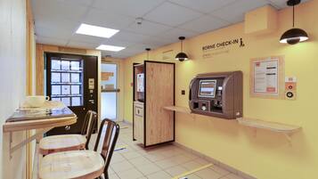 Desayuno buffet diario (EUR 3.50 por persona)