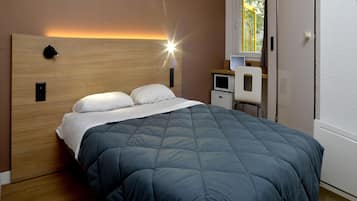 Standaard kamer, 1 tweepersoonsbed | Een bureau, een laptopwerkplek, verduisterende gordijnen