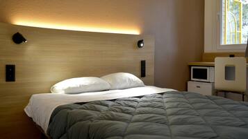 Standard Room, 1 Double Bed | Desk, laptop workspace, blackout drapes, iron/ironing board