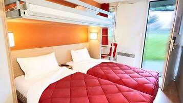 Chambre Standard, 3 lits une place | Bureau, Wi-Fi gratuit, draps fournis