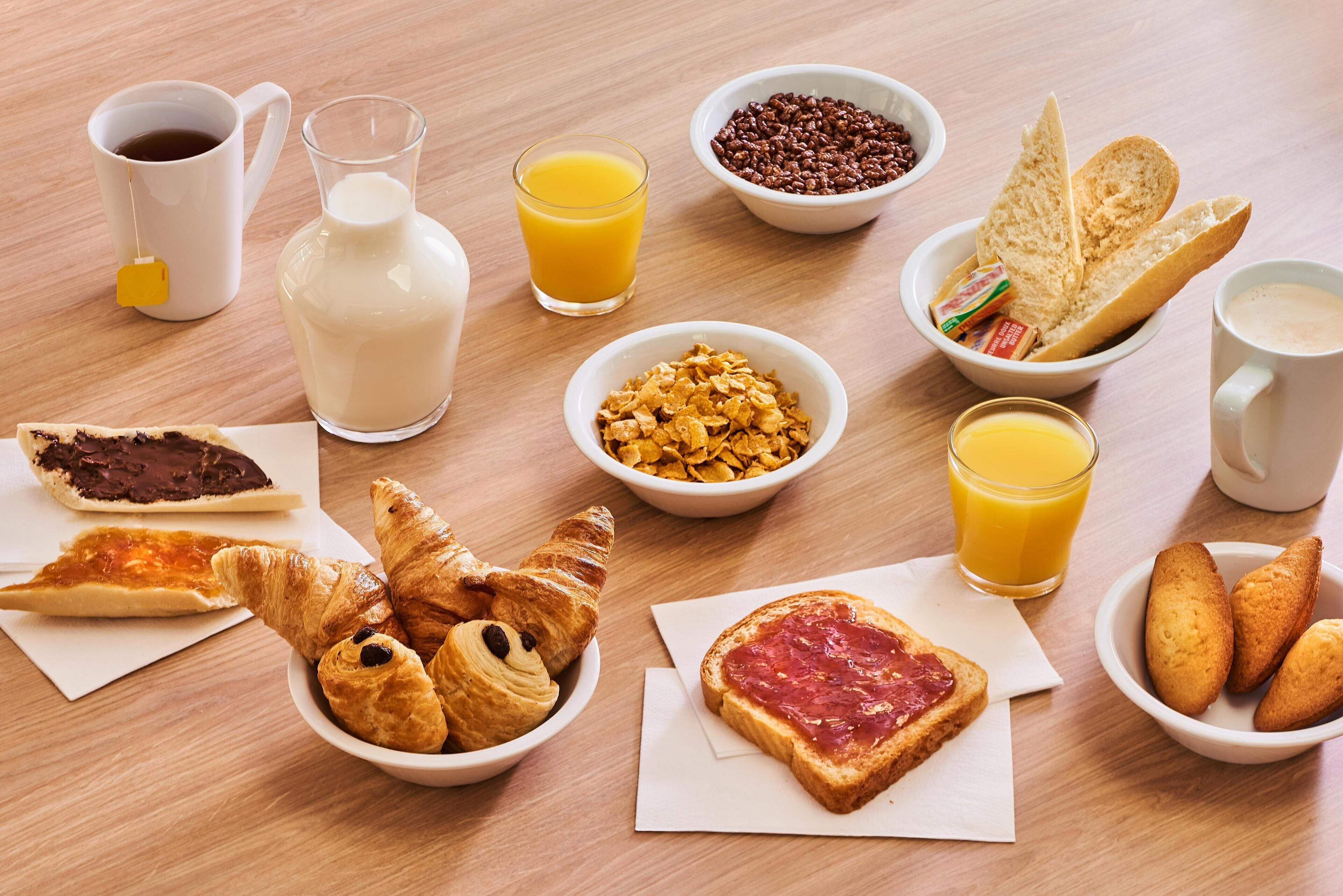 Daily buffet breakfast (EUR 6.20 per person)