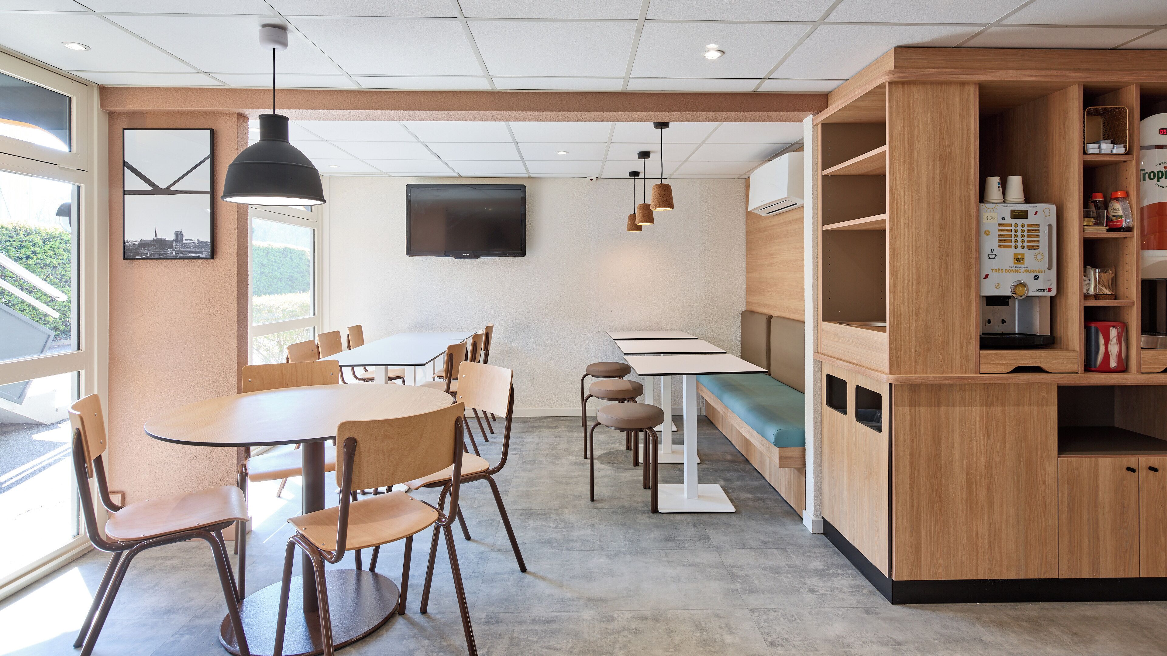 Daily buffet breakfast (EUR 6.90 per person)