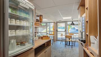Buffet déjeuner servi tous les jours en supplément