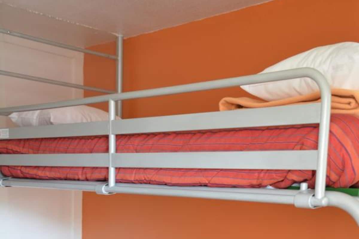 Chambre Standard, 1 lit double | Bureau, rideaux occultants, fer et planche Ă repasser