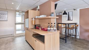 Desayuno buffet diario (EUR 6.90 por persona)