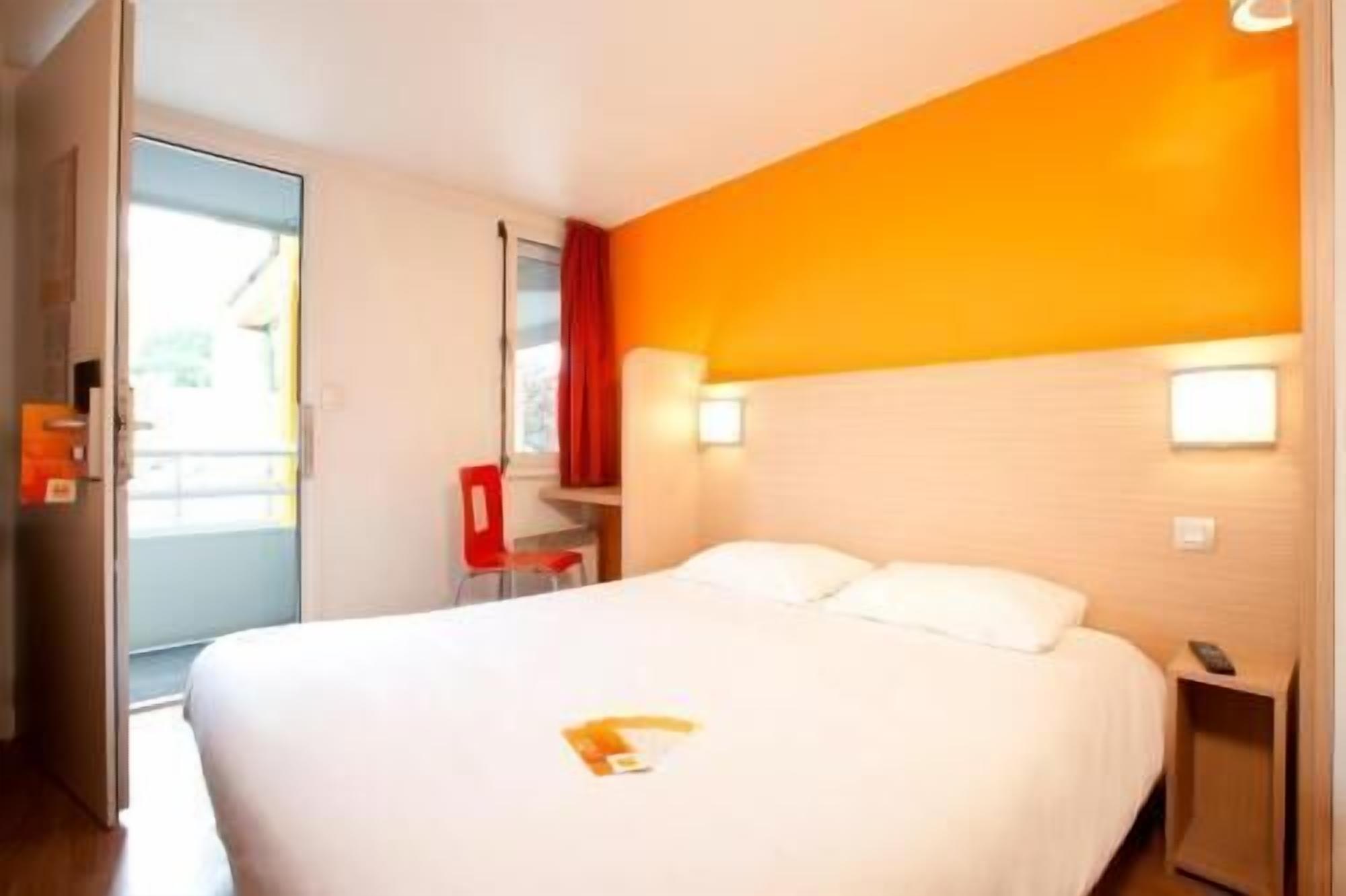 Individually furnished, desk, laptop workspace, blackout curtains