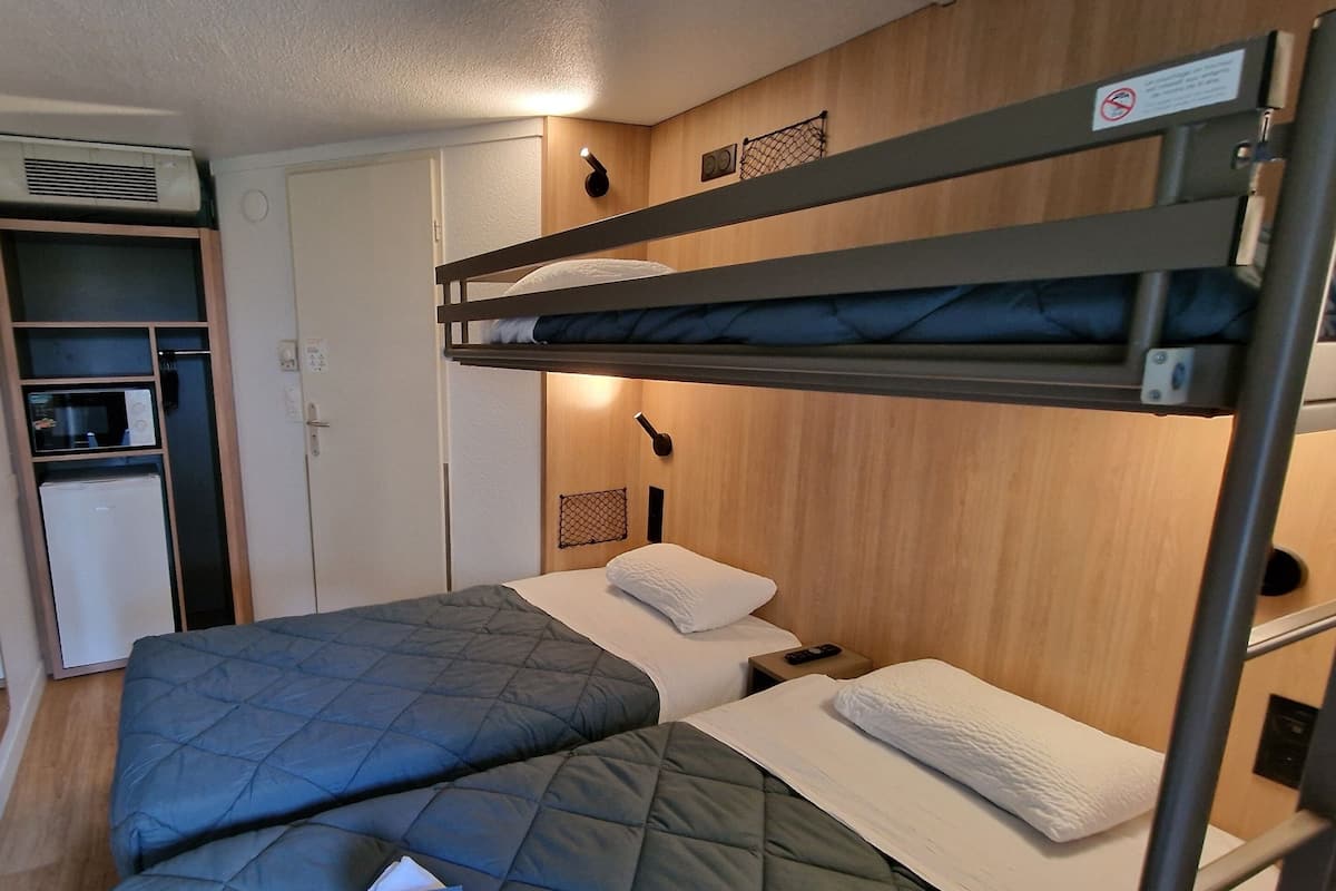 Habitació estàndard, 3 llits individuals | Vista des de l'habitació