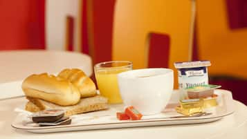 Frukost att ta med varje dag (EUR 6.2 per person)