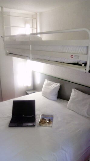 Standardzimmer, Mehrere Betten (1 Double and 1 Single bed)