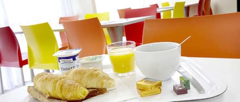 Dagelijks ontbijtbuffet (EUR 6.50 per persoon)