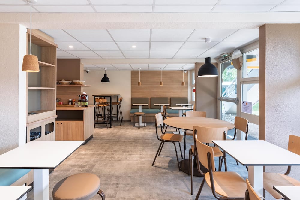Premiere Classe Niort Est - La Crèche