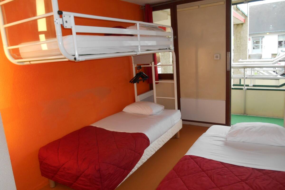 standard room, 3 single beds | premium bedding, desk, blackout curtains, iron/ironing board