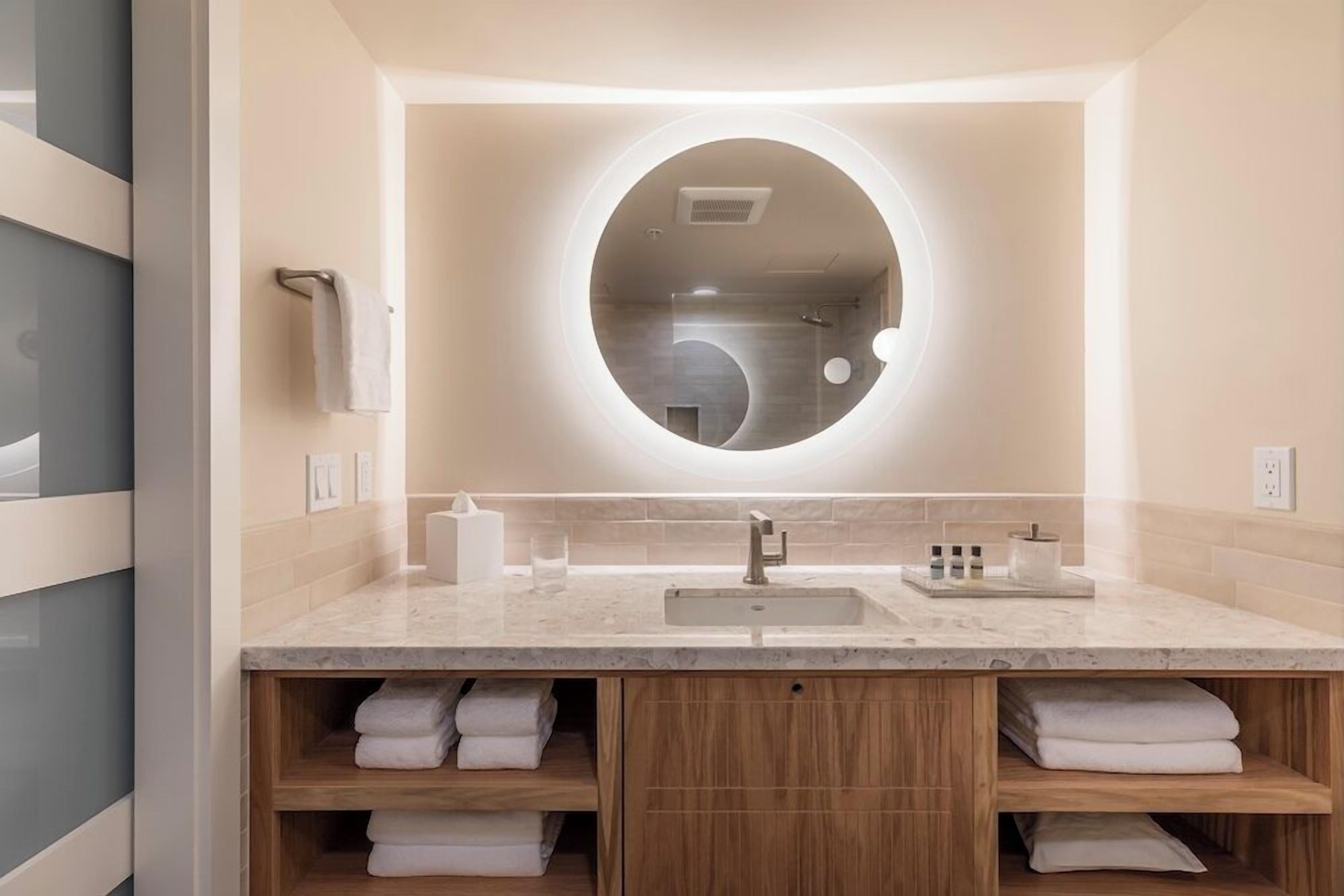 premium double queen | bathroom | combined shower/bathtub, eco-friendly toiletries, hair dryer, towels
