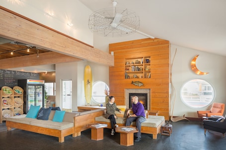 Lobby. Surftides Lincoln City