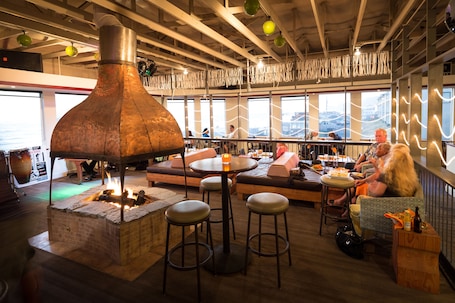 Breakfast area. Surftides Lincoln City