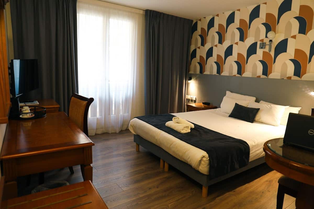 Literie de qualité supérieure, coffres-forts dans les chambres, bureau