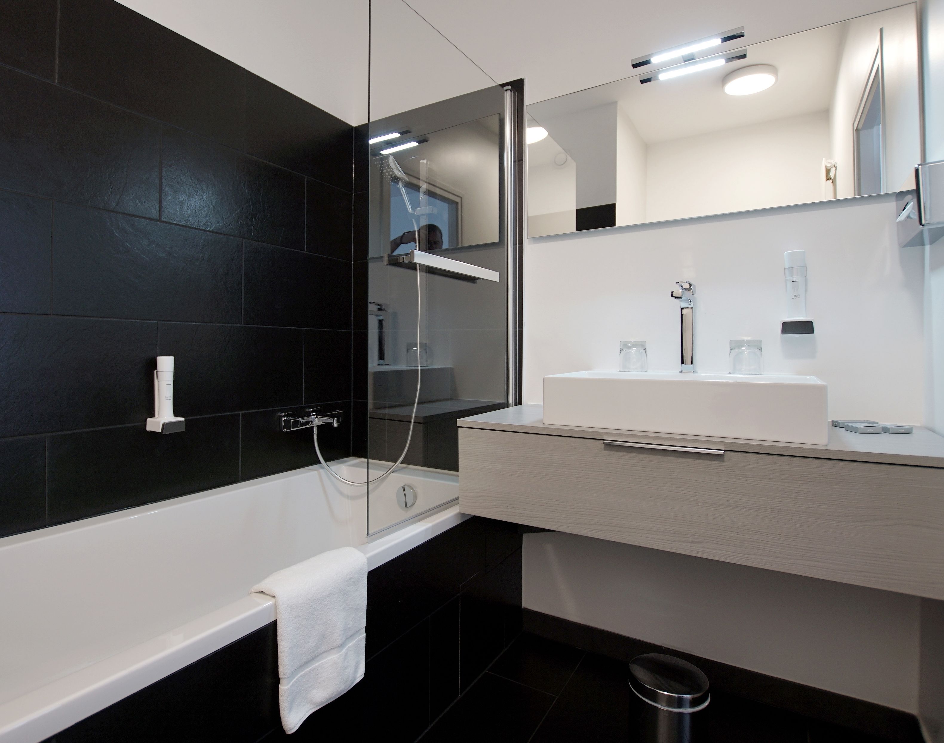 superior double room, balcony | bathroom | shower, hydromassage showerhead, free toiletries, hair dryer