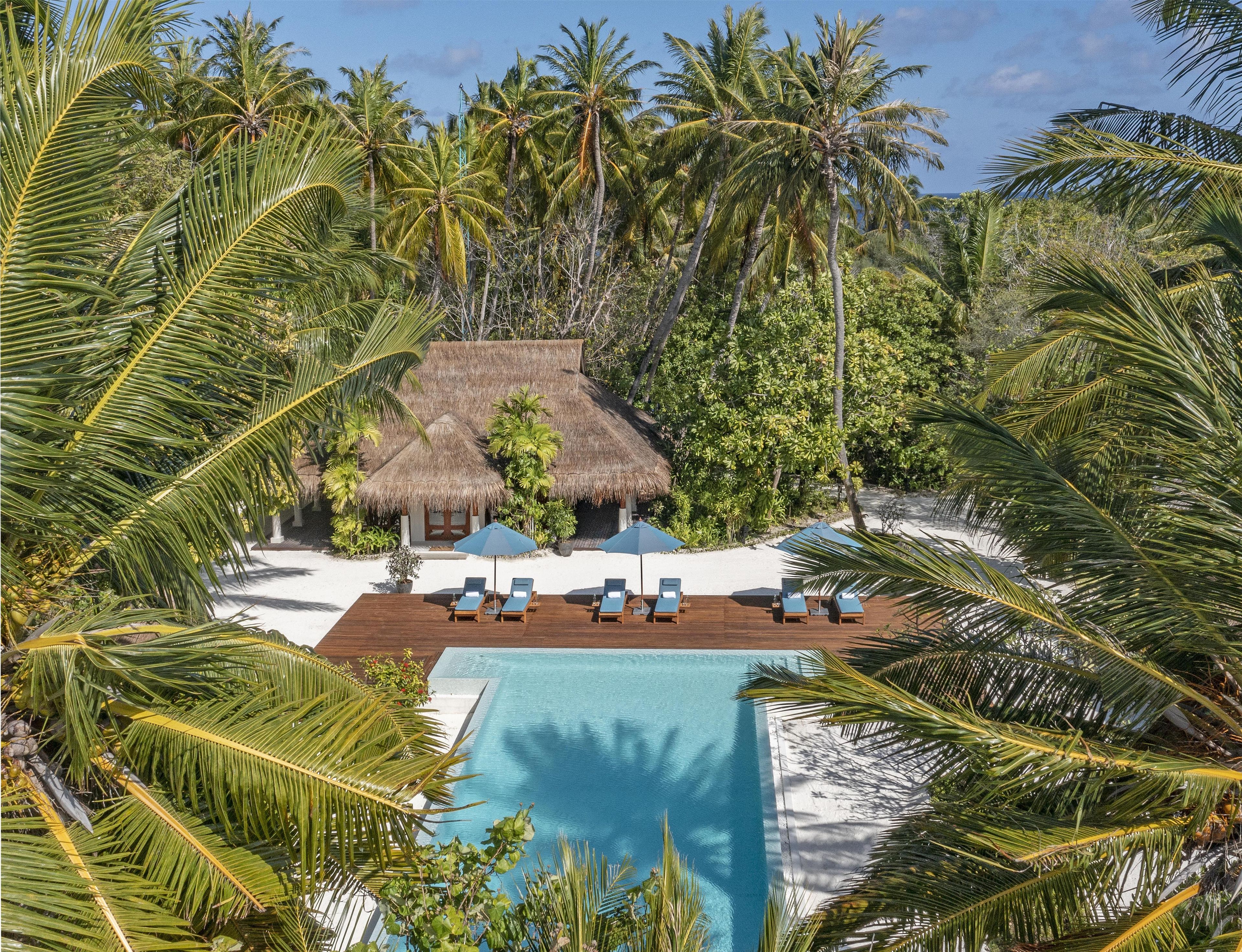 Outdoor pool, pool loungers