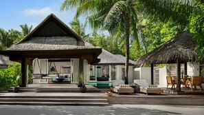 Beach House with Pool | Frette Italian sheets, premium bedding, minibar, in-room safe