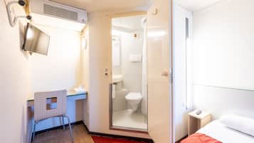 Habitación estándar, 1 cama doble | Baño | Ducha, artículos de higiene personal ecológicos y toallas