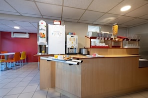 Café da manhã com buffet todos os dias mediante uma taxa