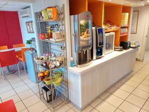 Daily buffet breakfast (EUR 7.9 per person)