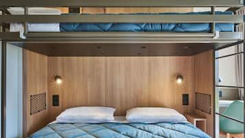 Habitación estándar, 3 camas individuales | Escritorio, cortinas blackout, wifi gratis y ropa de cama