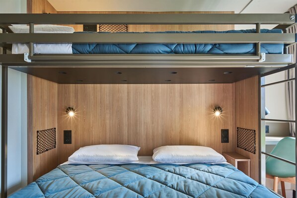 書桌、遮光窗簾/窗簾、免費 Wi-Fi、床單