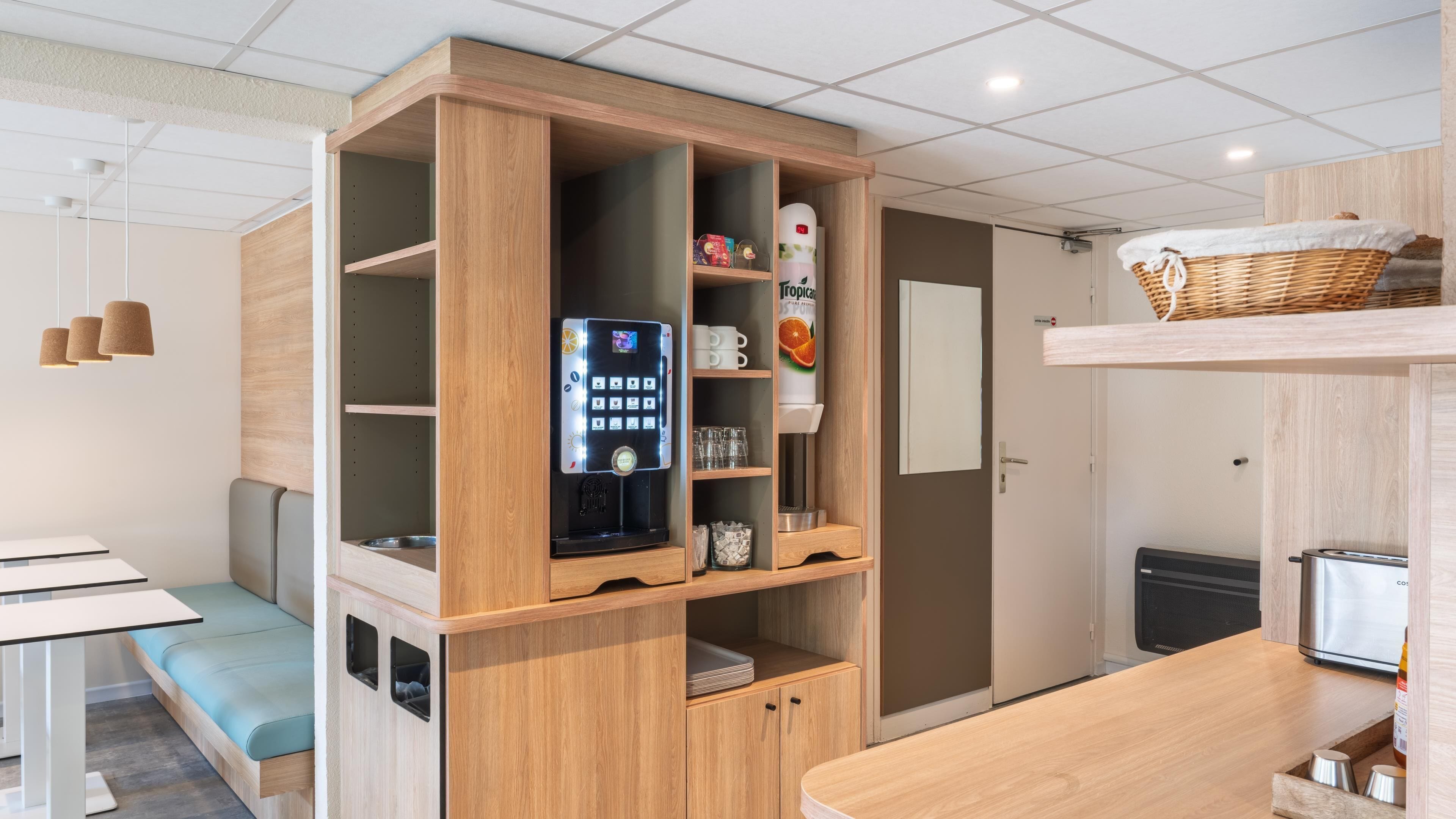 Daily buffet breakfast (EUR 7.20 per person)