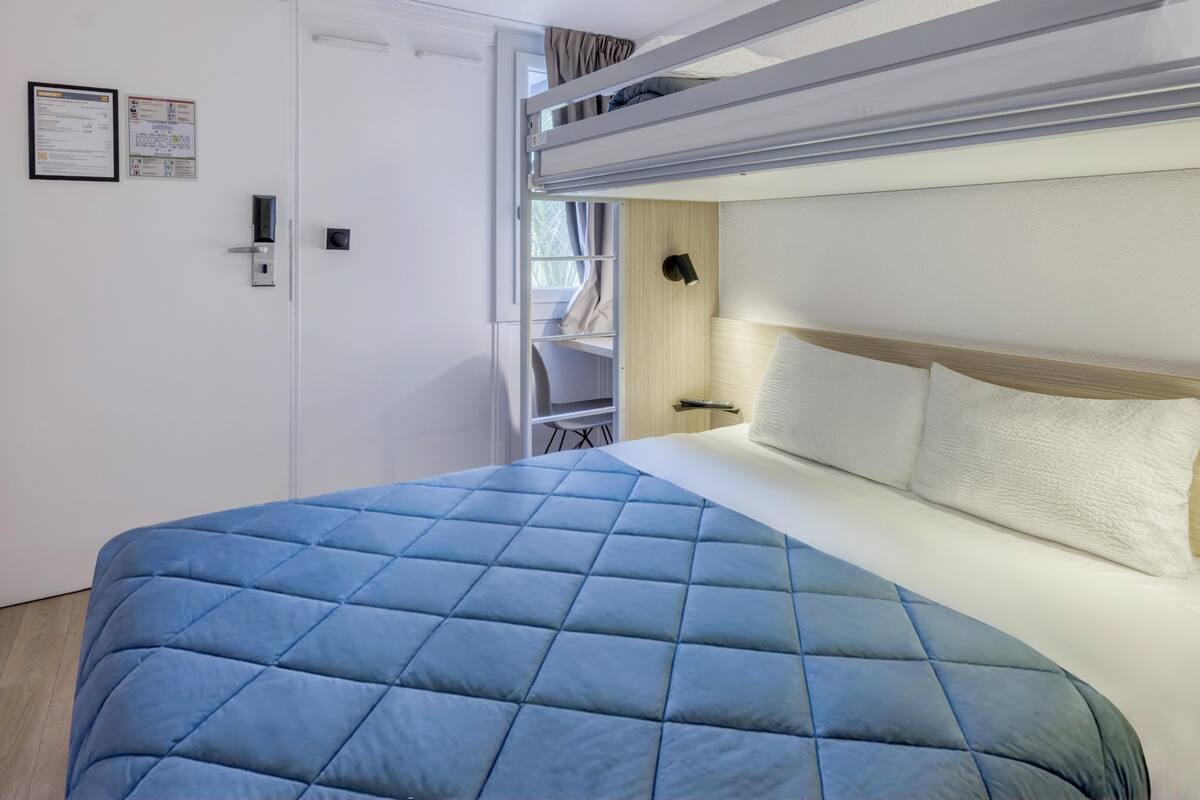 Standard Room, Berbilang Katil | Meja, langsir/tirai gelap terus, Wi-fi percuma, cadar katil 