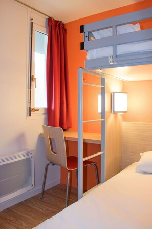 Ropa de cama de alta calidad, escritorio, wifi gratis y ropa de cama 