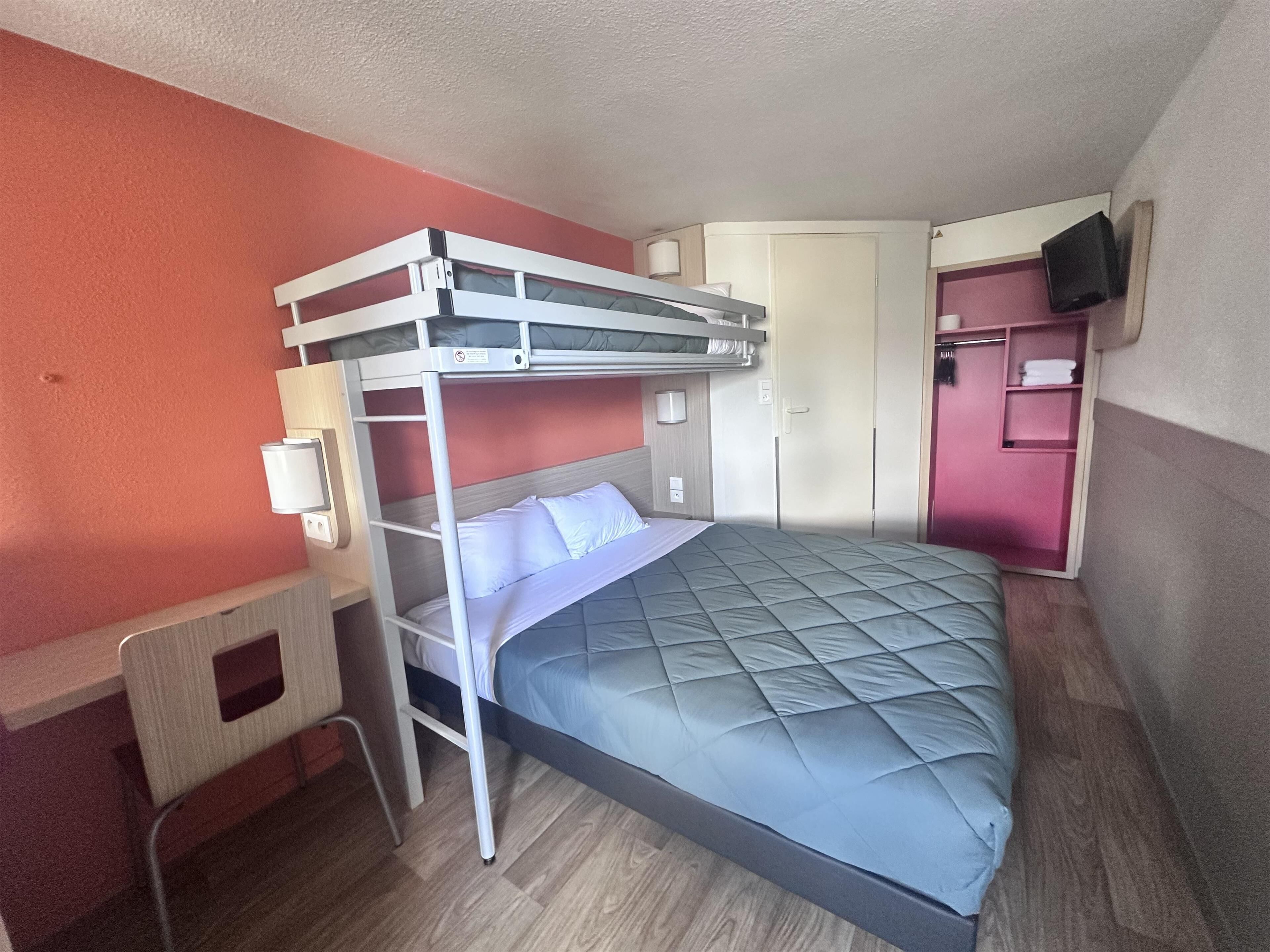 Premium bedding, desk, free WiFi, bed sheets