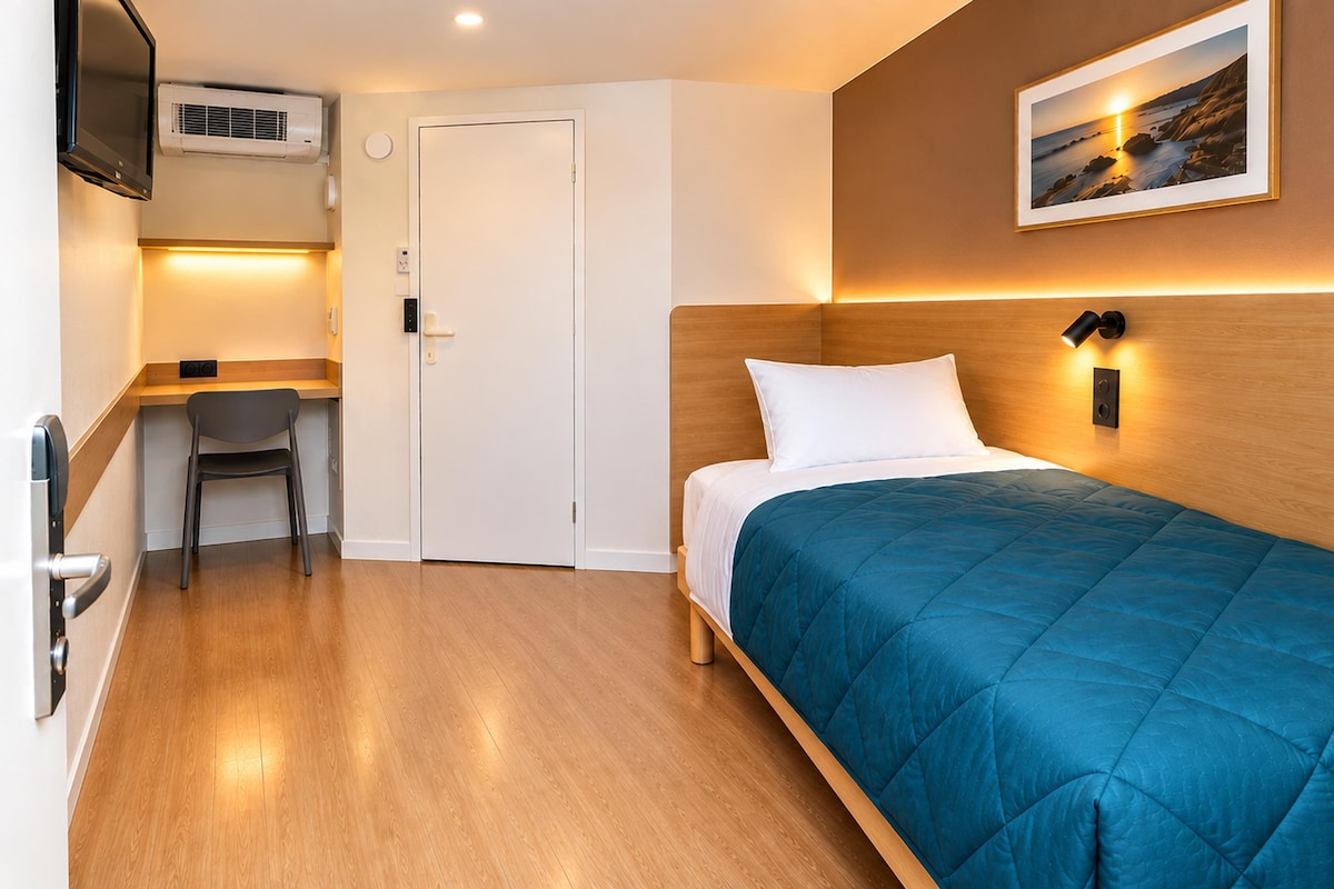Standard Room, 1 Single Bed | Desk, blackout curtains, free WiFi, bed sheets