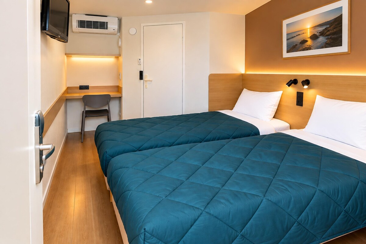 Standard Room, 2 Single Beds | Desk, blackout curtains, free WiFi, bed sheets