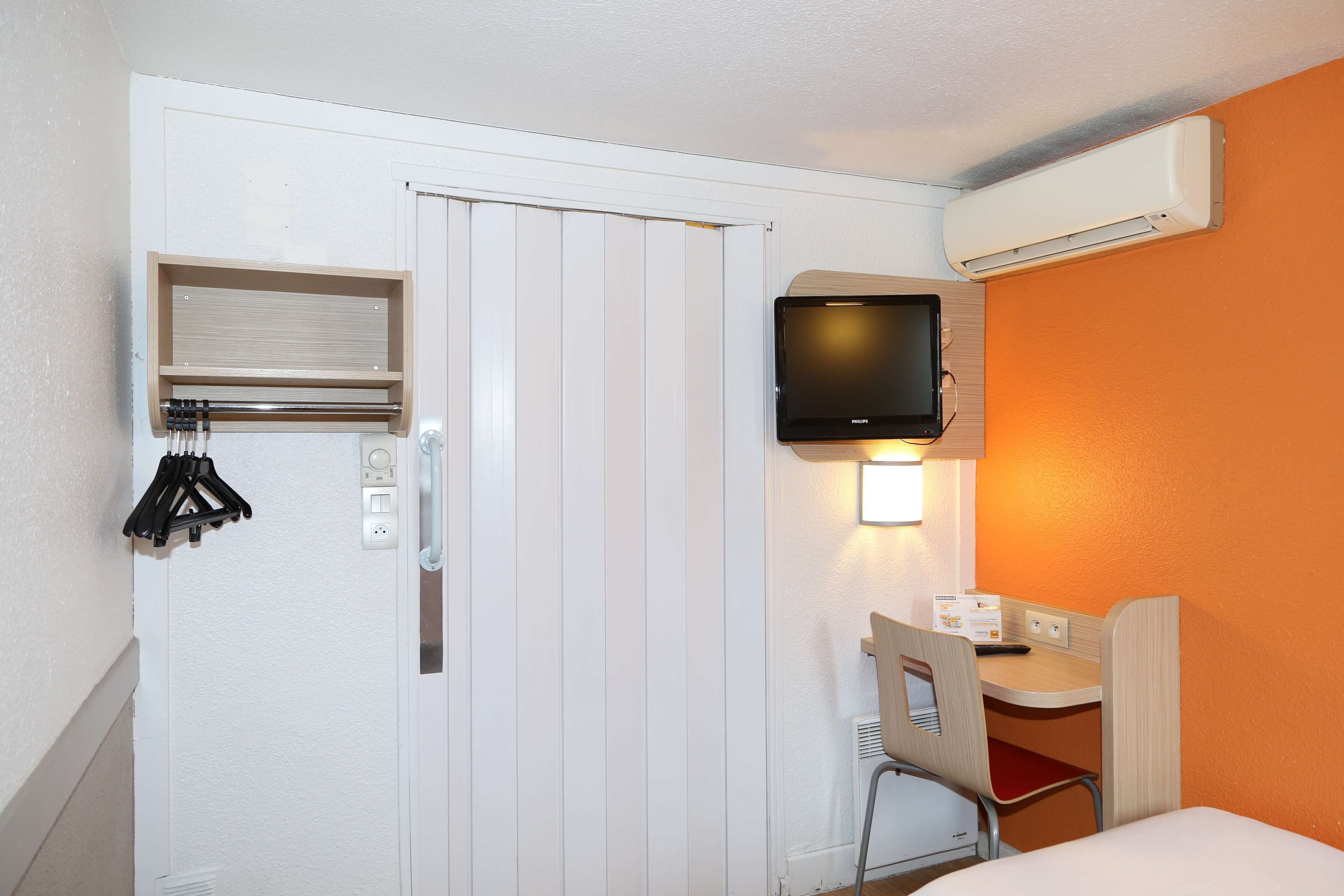 standard room, 1 single bed | desk, blackout curtains, soundproofing, free wifi