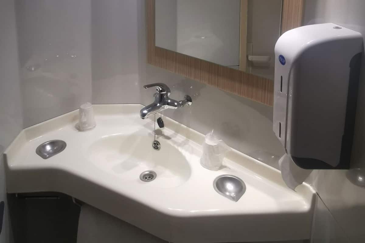 Badrum | Dusch, miljövänliga toalettartiklar och handdukar