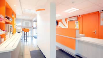 Desayuno buffet (EUR 6.50 por persona)