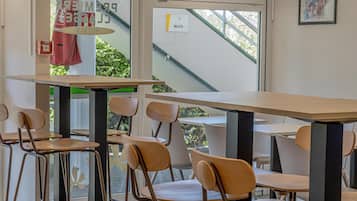 Petit déjeuner buffet servi tous les jours en supplément