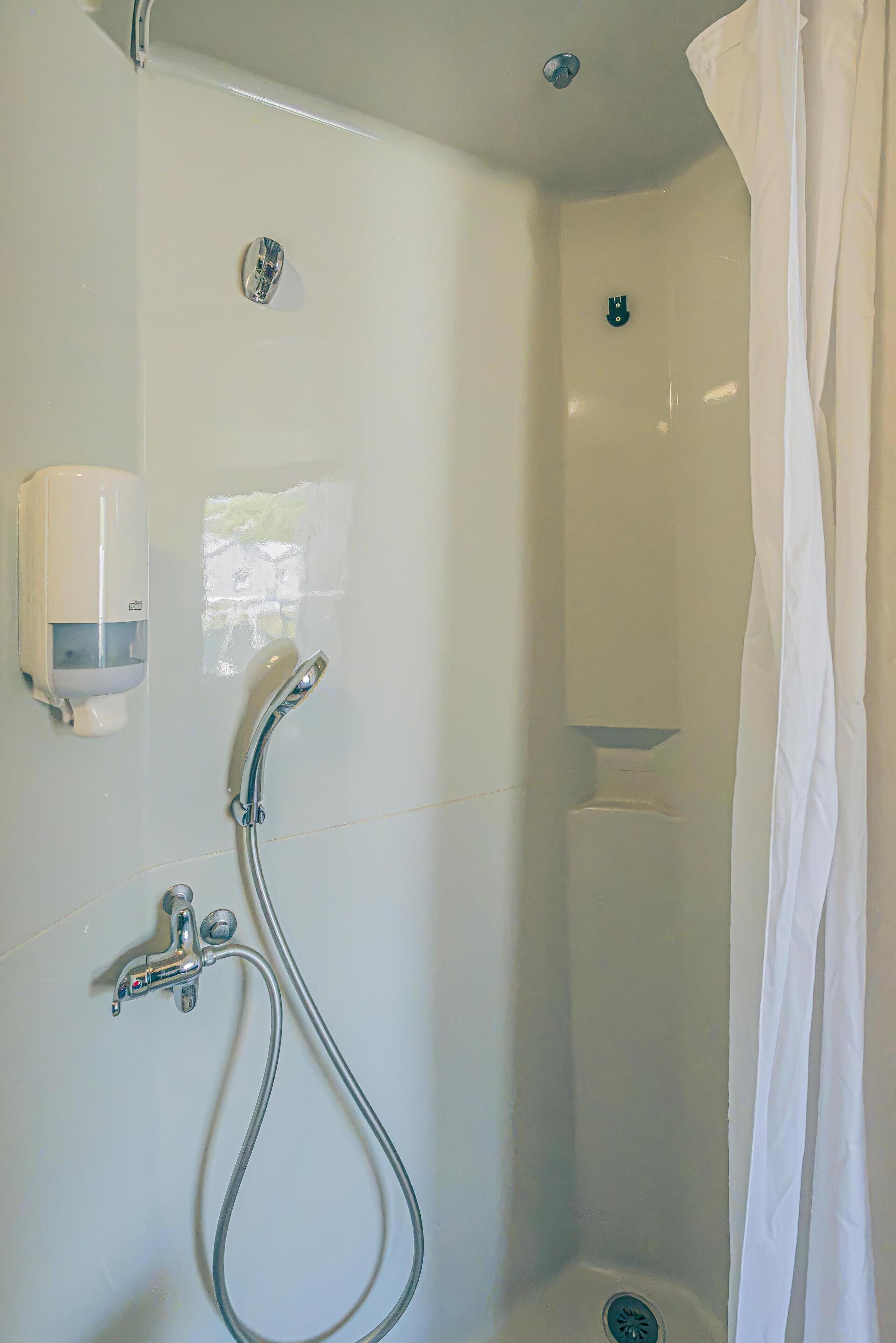Ducha, artículos de higiene personal ecológicos y toallas