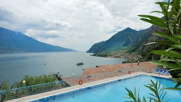 Indoor pool, seasonal outdoor pool, pool loungers