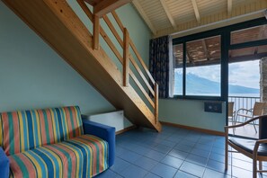 In-room safe, blackout curtains