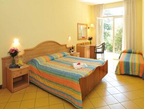 Triple Room | In-room safe, desk, bed sheets - Hotel Marco Polo (Garda)