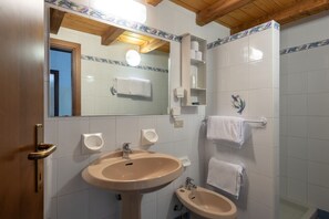 Doccia, asciugacapelli, bidet