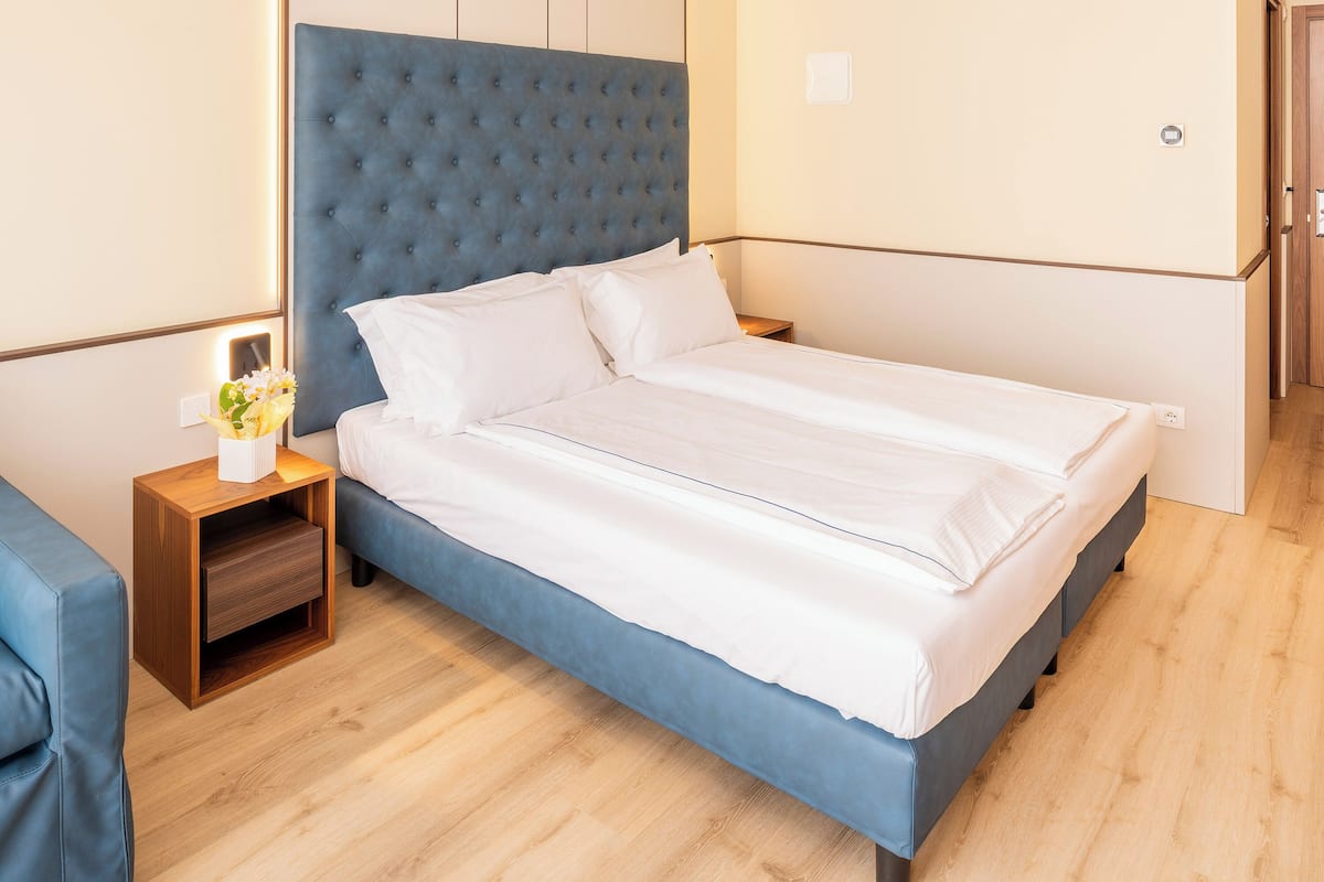 Couette en duvet d'oie, coffres-forts dans les chambres, bureau