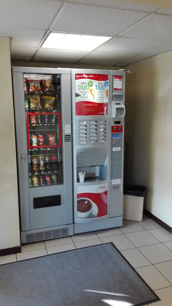 A vending machine with various snack options and a coffee dispenser. - Premiere Classe Limoges Nord (Limoges)