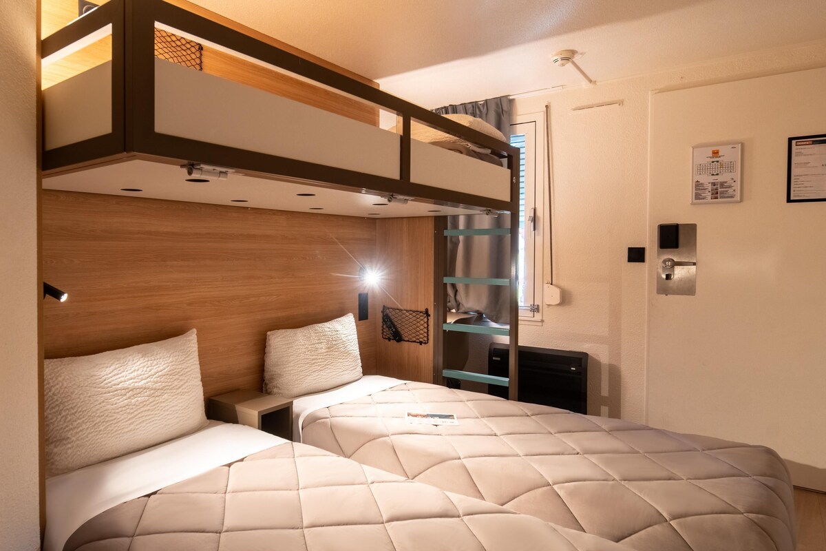 Standard Room, Multiple Beds | Desk, blackout drapes, cribs (free), WiFi (free)