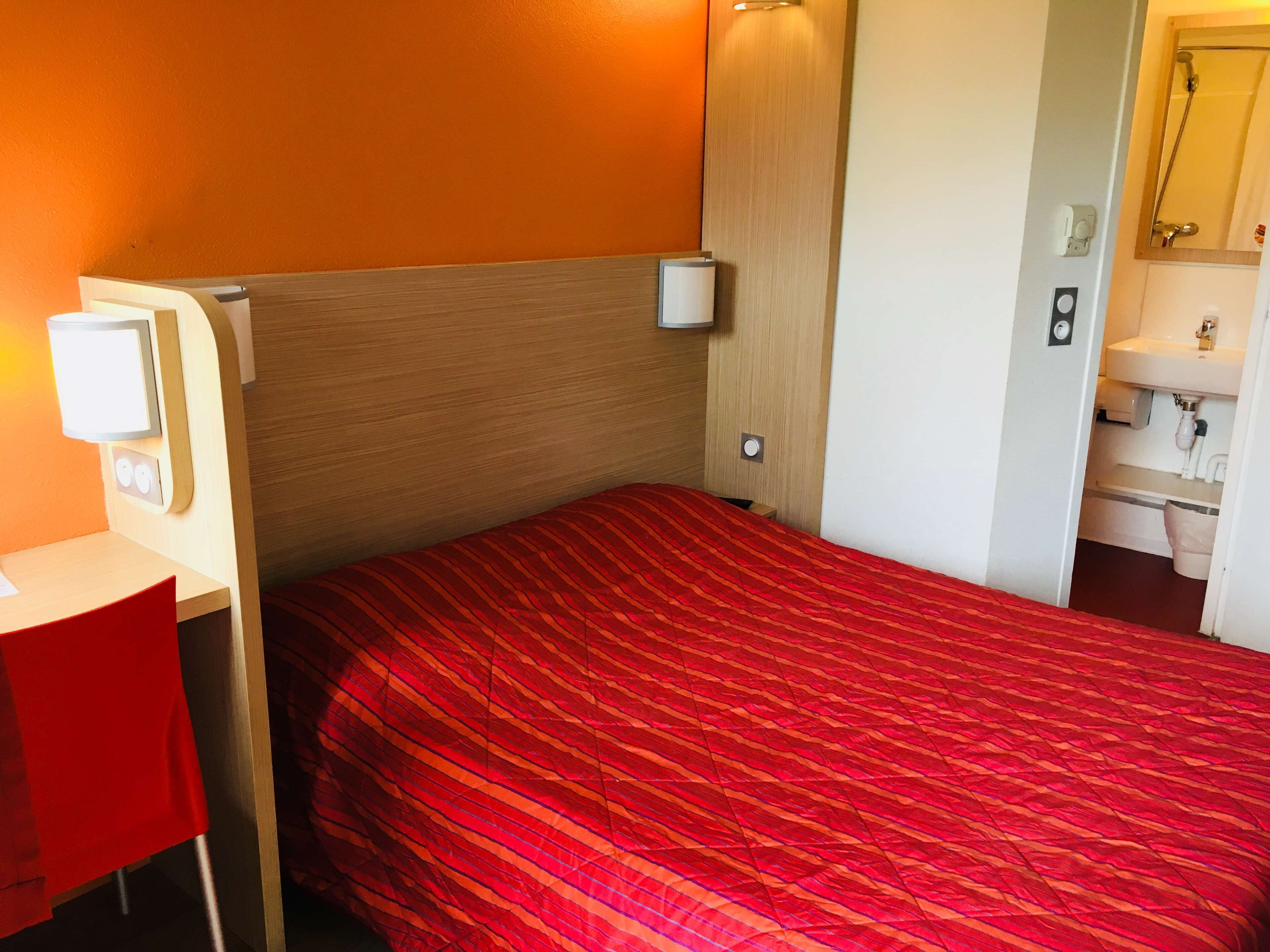 Standard Room, 1 Double Bed | Bathroom | Shower, eco-friendly toiletries, towels