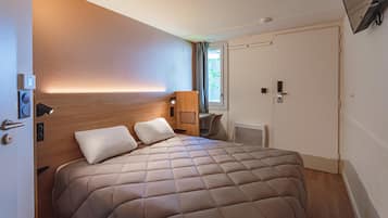 Ropa de cama de alta calidad, escritorio, cortinas opacas y wifi gratis
